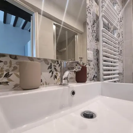 Apartment Borgo Allegri Florence